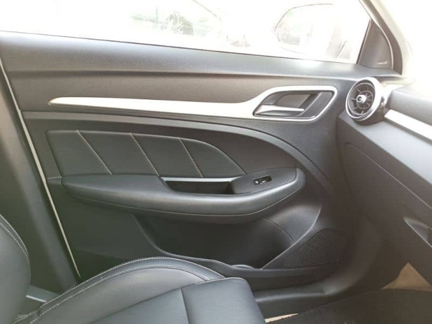 mg-zs-2021-model-big-8