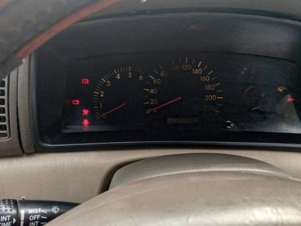 toyota-corolla-20-d-saloon-big-9