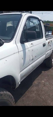 toyota-hilux-single-cabin-big-0