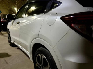 honda-vezel-hybrid-white-201617-model-car-in-very-neat-and-lush