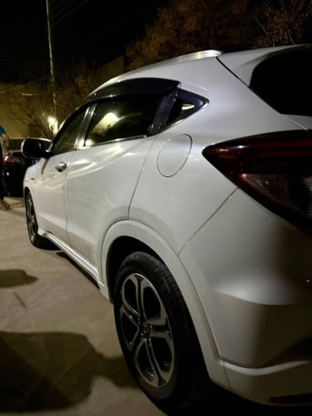 honda-vezel-hybrid-white-201617-model-car-in-very-neat-and-lush-big-0