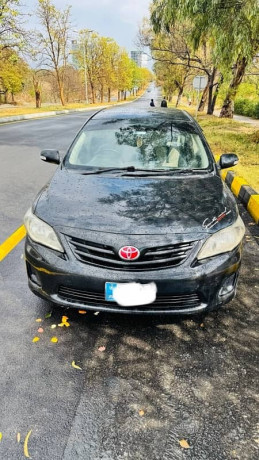 toyota-corolla-gli-2012-big-0