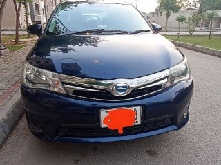 toyota-corolla-axio-hybrid-2014