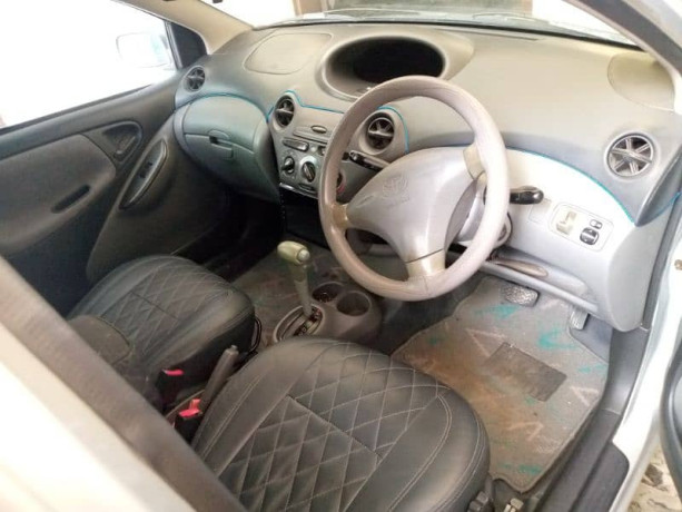 toyota-vitz-2000-big-4