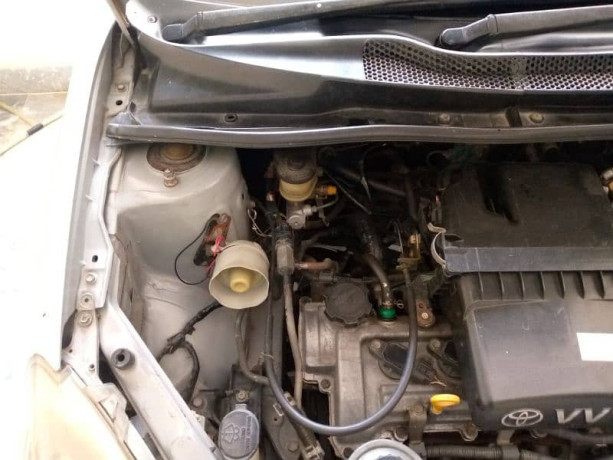 toyota-vitz-2000-big-1