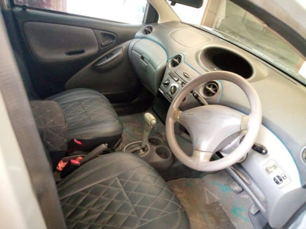 toyota-vitz-2000-big-6