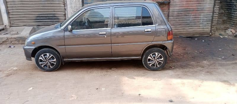 daihatsu-cuore-2006-big-1