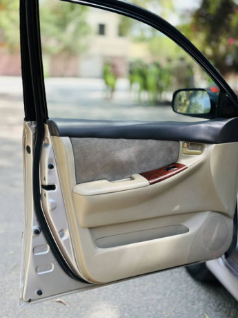 corolla-se-saloon-automatic-total-genuine-big-12
