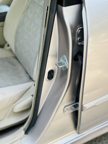 corolla-se-saloon-automatic-total-genuine-big-13