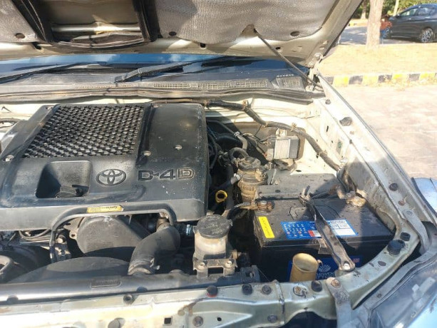 toyota-hilux-2005-big-10