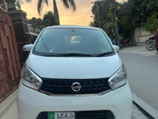 nissan-dayz-model-1419-mobile-03337511920