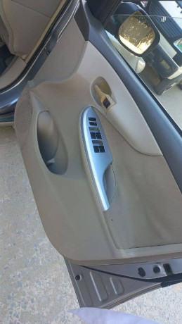 toyota-corolla-gli-2010-13-big-6