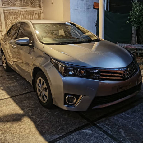 toyota-corolla-gli-2015-big-2