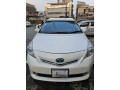 toyota-prius-alpha-2013-small-1