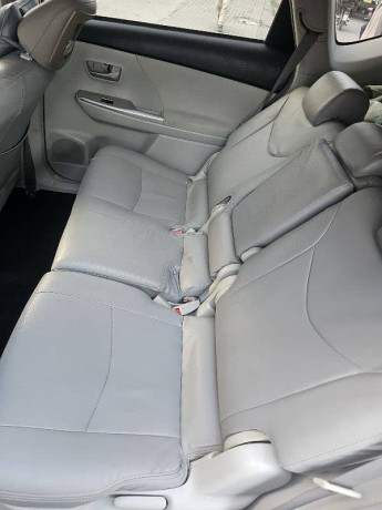 toyota-prius-alpha-2013-big-4