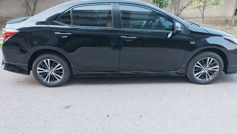 toyota-corolla-altis-x-2021-reg-2022-big-8