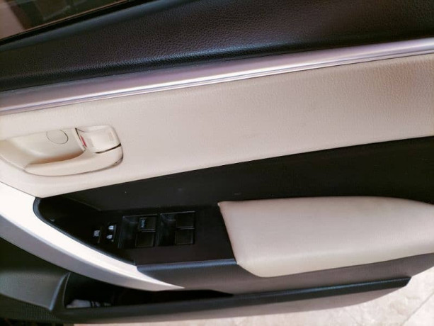 toyota-corolla-altis-x-2021-reg-2022-big-6