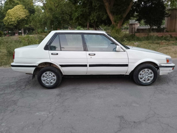 toyota-corolla-altis-x-manual-16-big-7