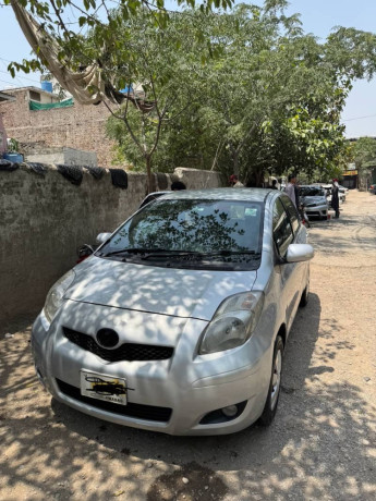 toyota-vitz-2010-model-fresh-condition-big-0