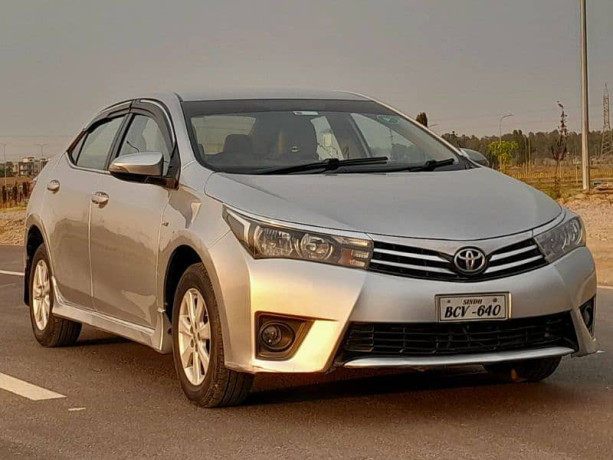 toyota-corolla-gli-2015-automatic-big-2