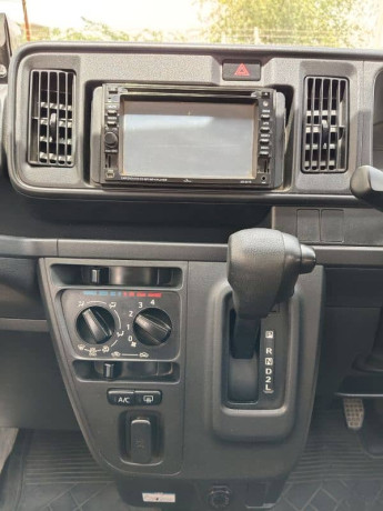 daihatsu-hijet-2019-big-10