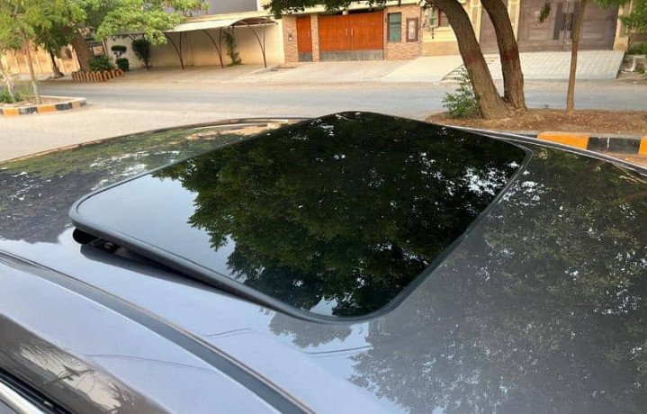 toyota-corolla-altis-grande-cvt-18-model-2019-big-10
