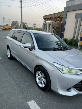 toyota-fielder-big-2