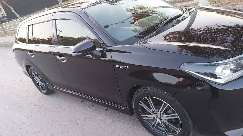 toyota-corolla-fielder-2016-big-11