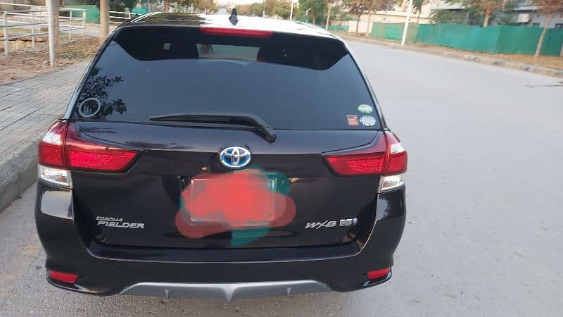 toyota-corolla-fielder-2016-big-1
