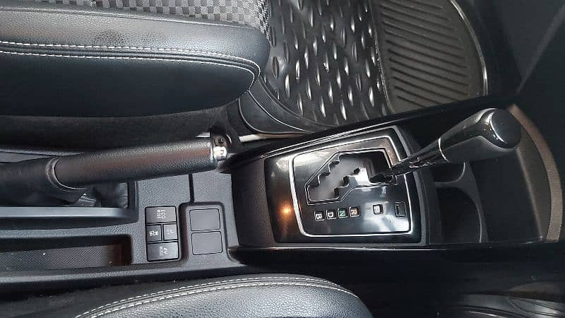 toyota-corolla-fielder-2016-big-4