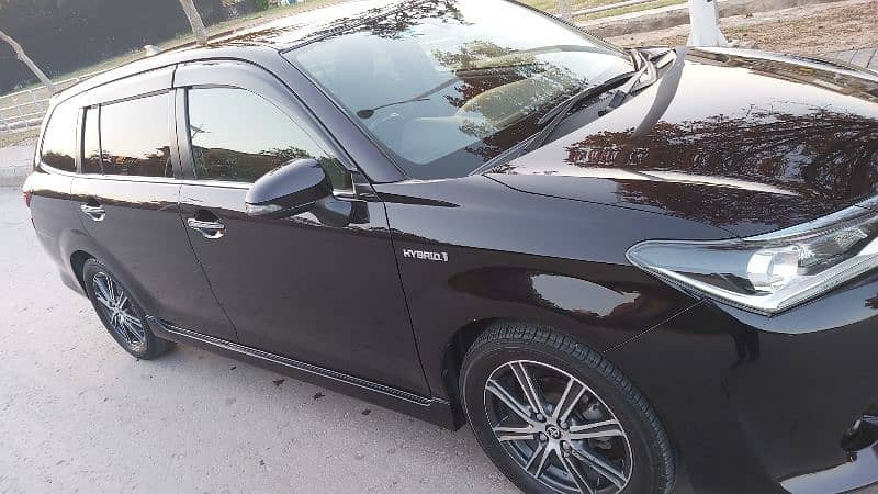 toyota-corolla-fielder-2016-big-13