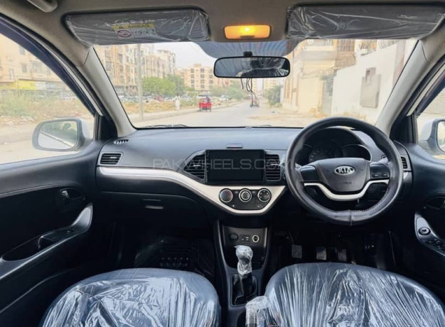 kia-picanto-manual-2022-white-colour-fully-loaded-like-new-big-3