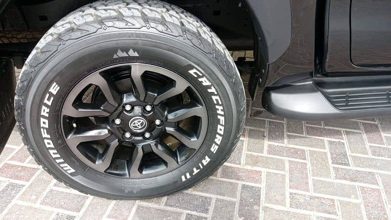 toyota-hilux-2023-big-7