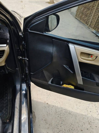 toyota-corolla-gli-2017-model-lahore-registered-big-4