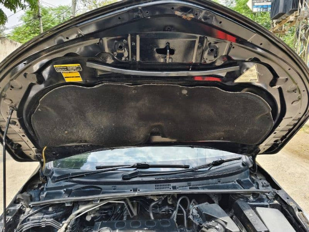 toyota-corolla-gli-2017-model-lahore-registered-big-10