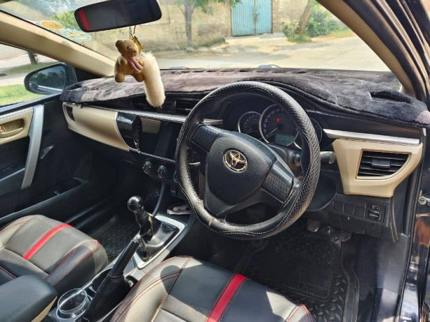 toyota-corolla-gli-2017-model-lahore-registered-big-2