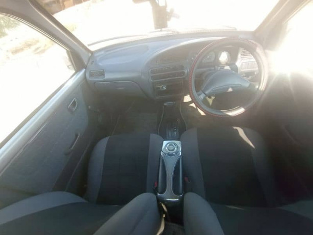 daihatsu-cuore-2004-big-6