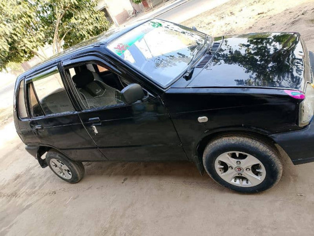 suzuki-mehran-2011-big-3