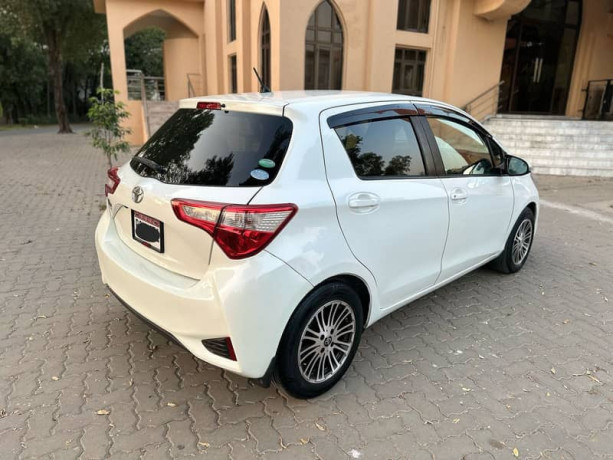 toyota-vitz-2017-big-4