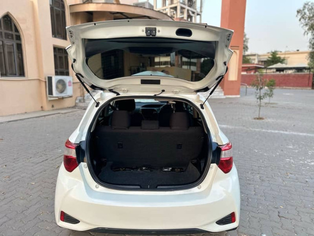 toyota-vitz-2017-big-9