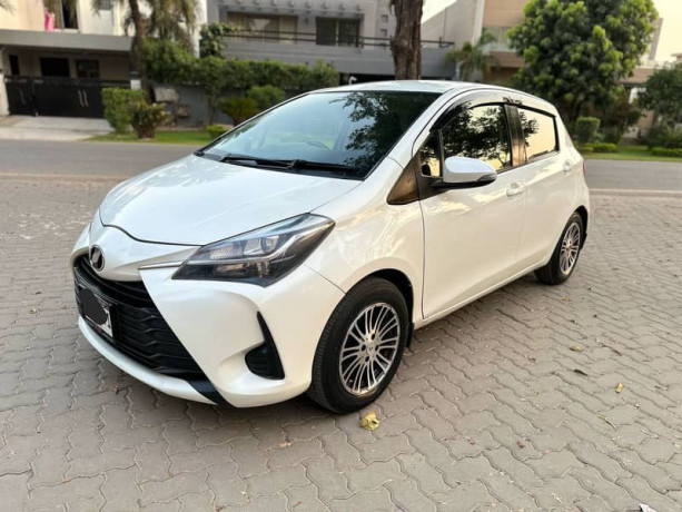 toyota-vitz-2017-big-0