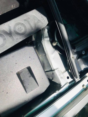 toyota-corolla-gli-2011-big-8