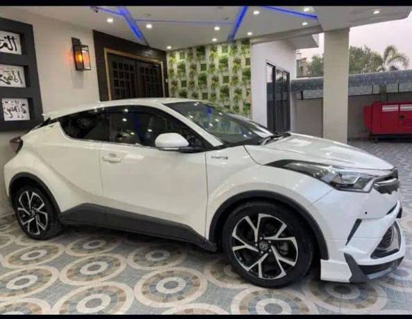 toyota-c-hr-2017-big-2