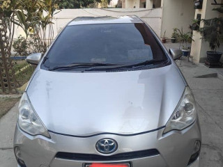 toyota-aqua-2013