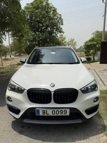 bmw-x1-sdrive18i-at-2017-big-0