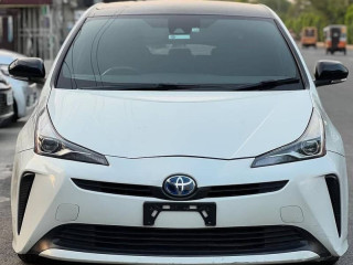 toyota-prius-s-package-2019