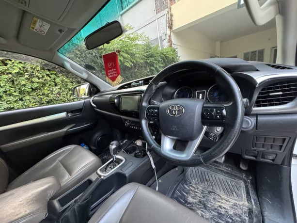 toyota-hilux-revo-big-5