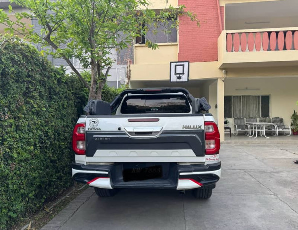 toyota-hilux-revo-big-3