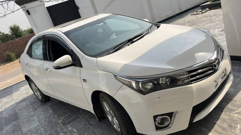 toyota-corolla-altis-grande-2015-big-4