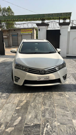 toyota-corolla-altis-grande-2015-big-0